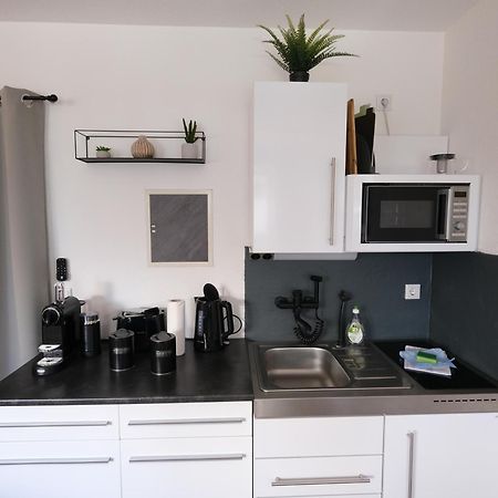 Cozy Jungle Fever - Modernes Apartment Mit Eigenem Parkplatz Magdeburg Eksteriør bilde