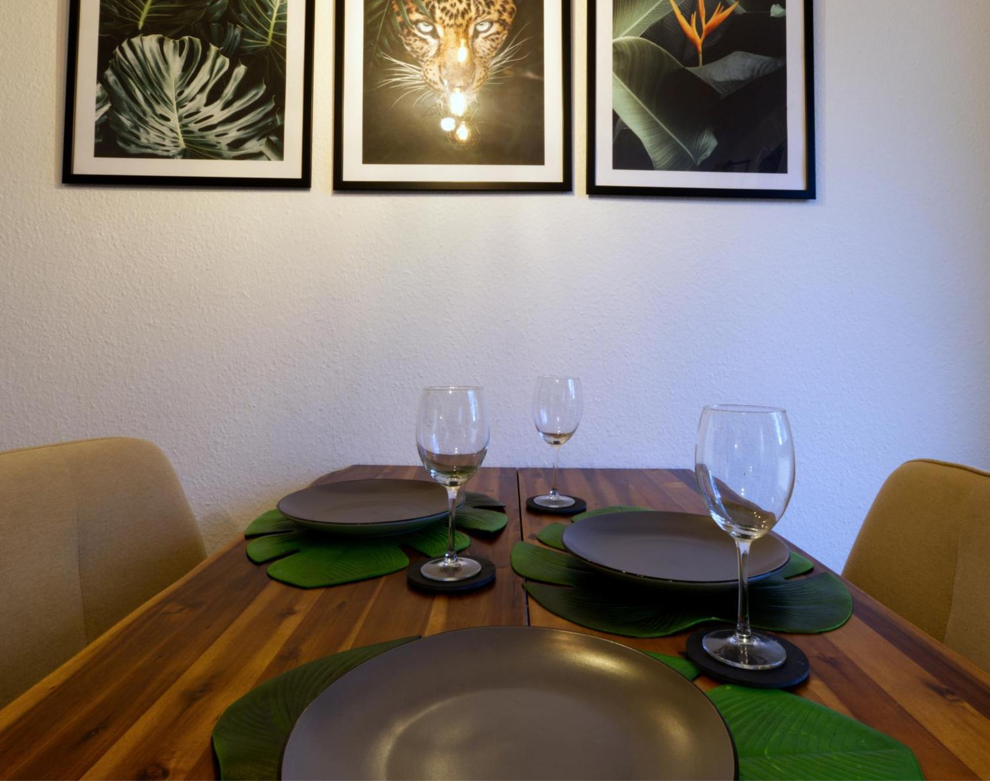 Cozy Jungle Fever - Modernes Apartment Mit Eigenem Parkplatz Magdeburg Eksteriør bilde