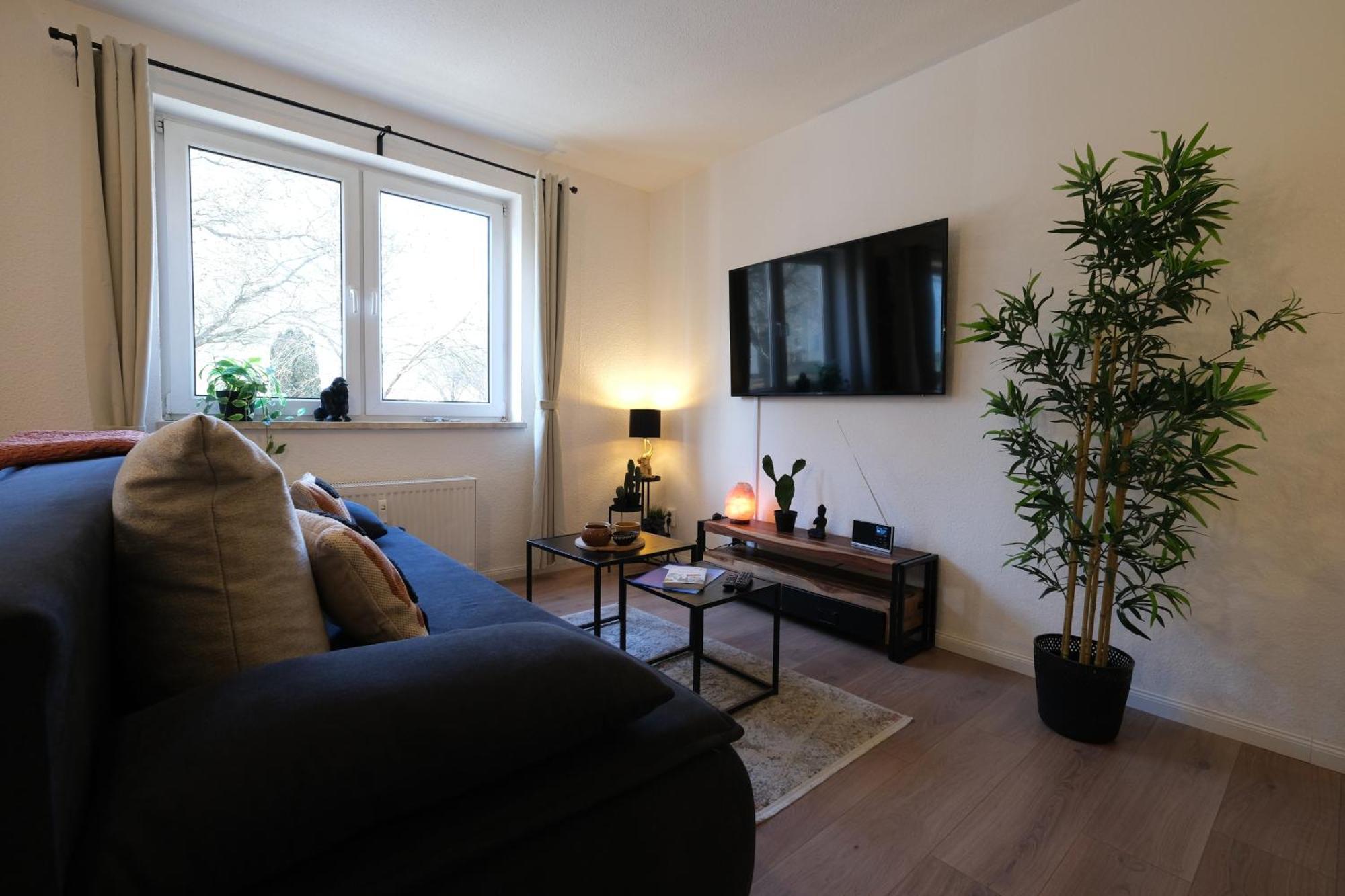 Cozy Jungle Fever - Modernes Apartment Mit Eigenem Parkplatz Magdeburg Eksteriør bilde
