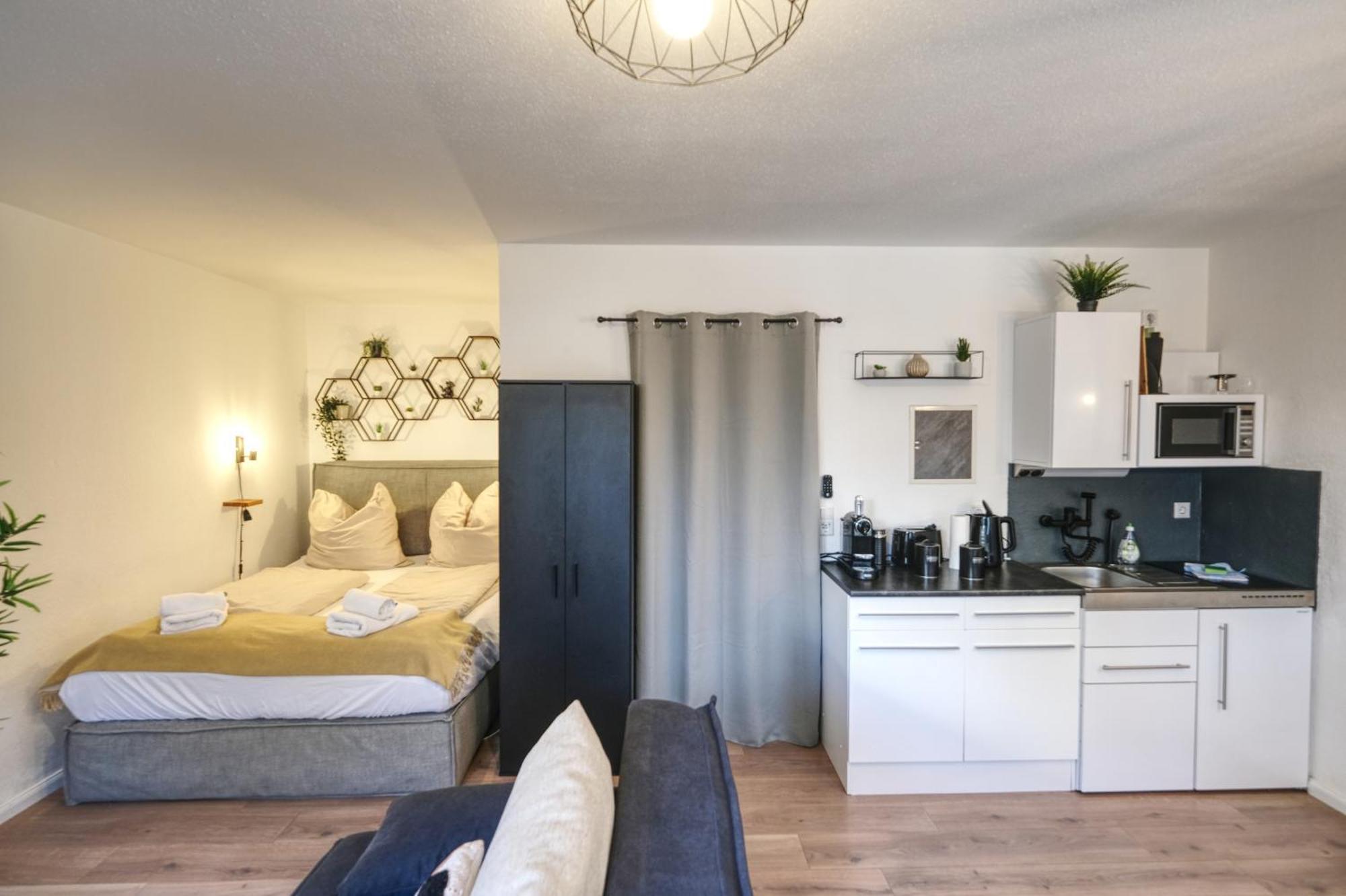 Cozy Jungle Fever - Modernes Apartment Mit Eigenem Parkplatz Magdeburg Eksteriør bilde