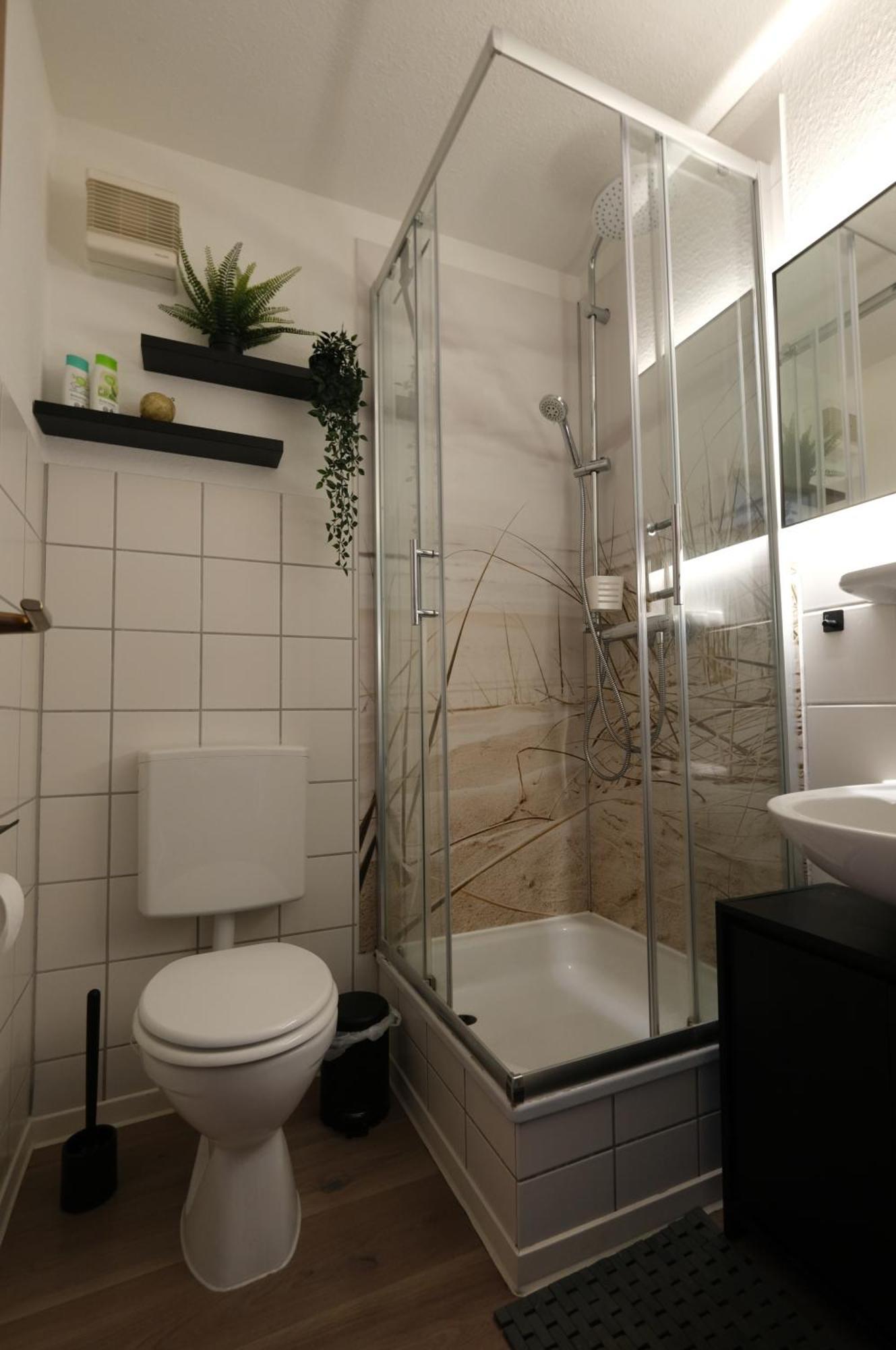 Cozy Jungle Fever - Modernes Apartment Mit Eigenem Parkplatz Magdeburg Eksteriør bilde
