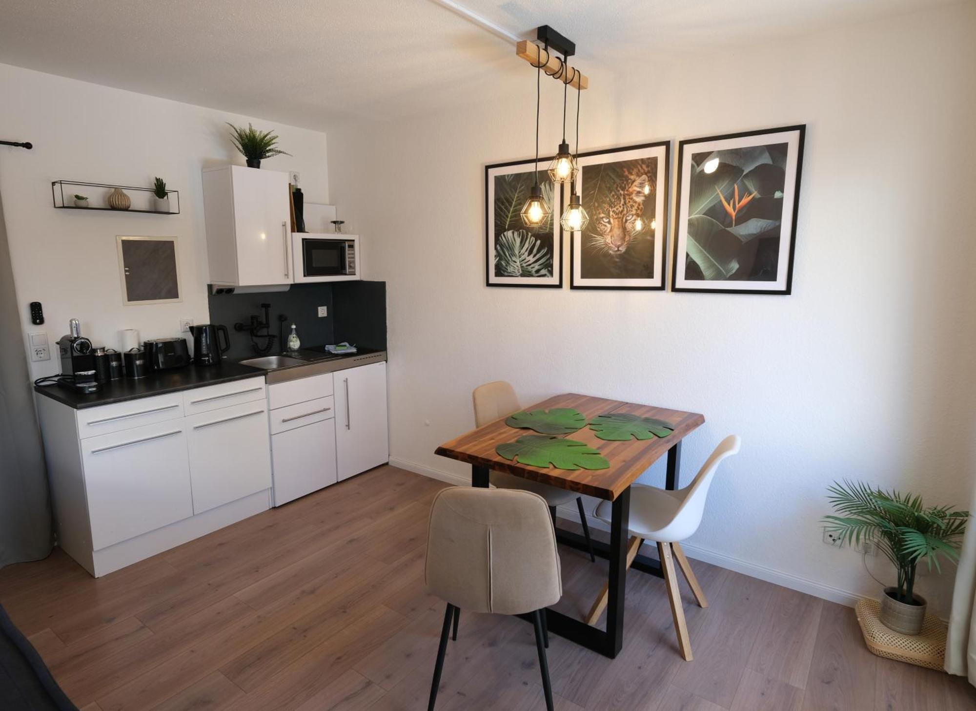 Cozy Jungle Fever - Modernes Apartment Mit Eigenem Parkplatz Magdeburg Eksteriør bilde