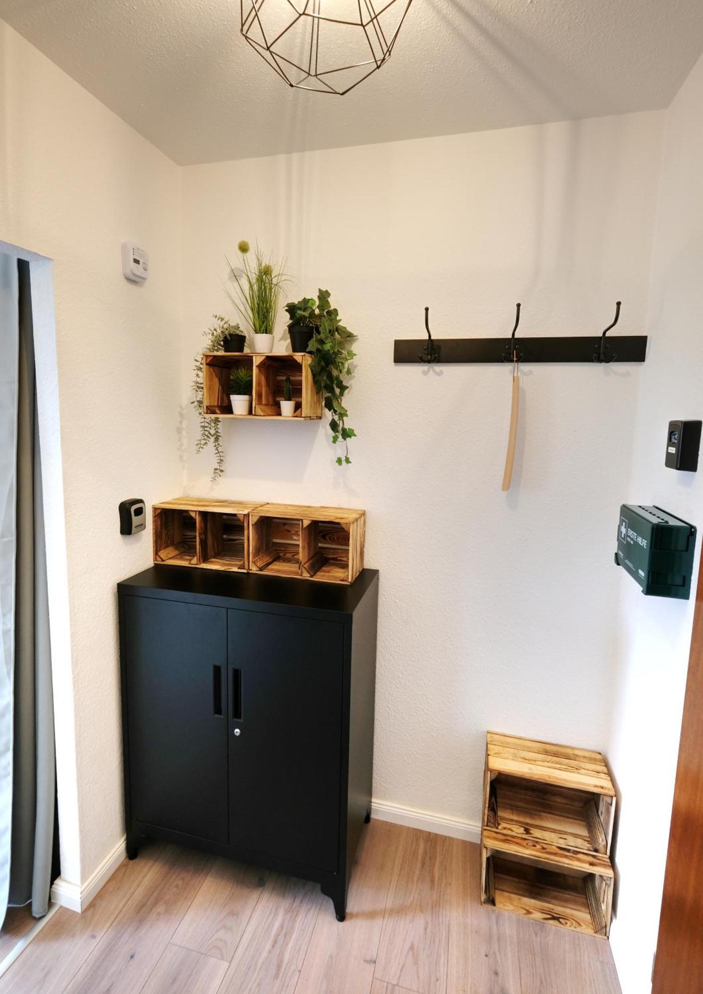 Cozy Jungle Fever - Modernes Apartment Mit Eigenem Parkplatz Magdeburg Eksteriør bilde