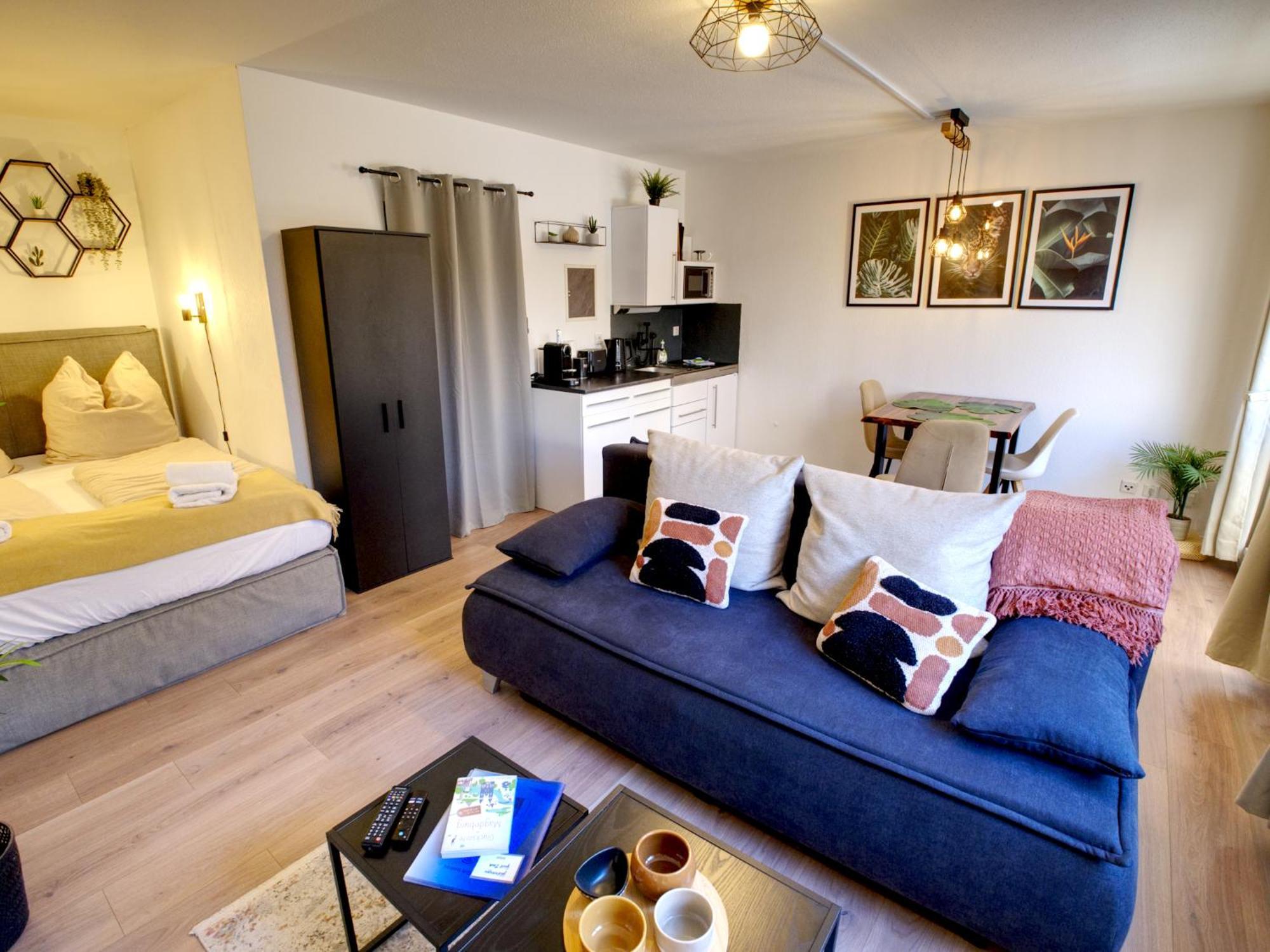 Cozy Jungle Fever - Modernes Apartment Mit Eigenem Parkplatz Magdeburg Eksteriør bilde